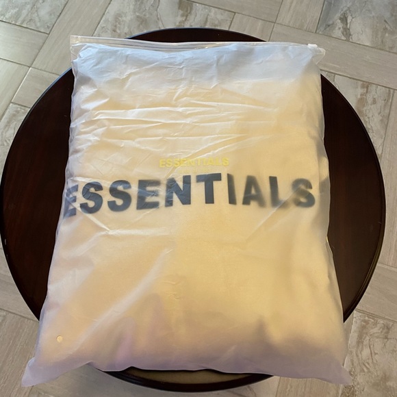 NWT ESSENTIALS Fear of God pullover hoodie in butter cream size XL - Picture 3 of 11